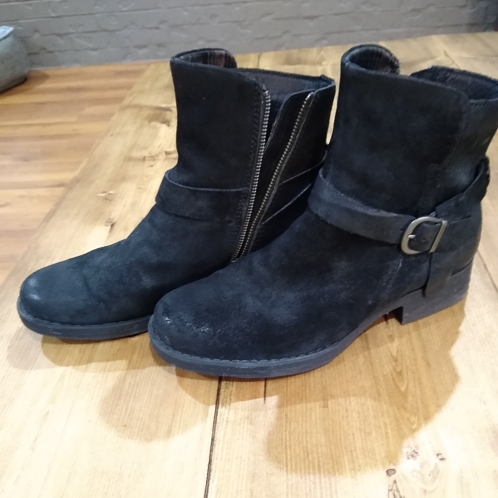 Women's suede black ankle boots size 9.5